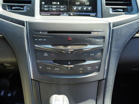 Used 2014 Lincoln MKS image 34