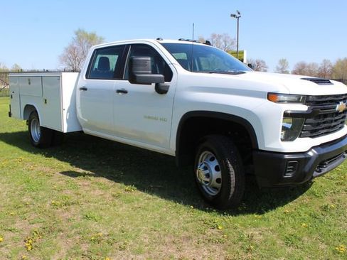 Used 2025 Chevrolet Silverado 3500 W/T image 5