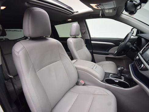 Used 2015 Toyota Highlander XLE AWD/4WD image 23