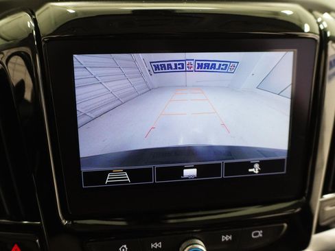 Used 2021 Chevrolet Traverse LT FWD image 28