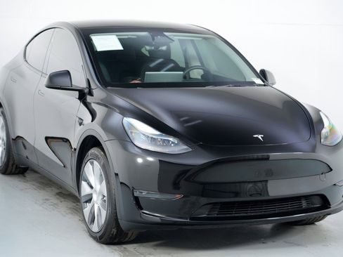 Used 2024 Tesla Model Y 2WD image 54