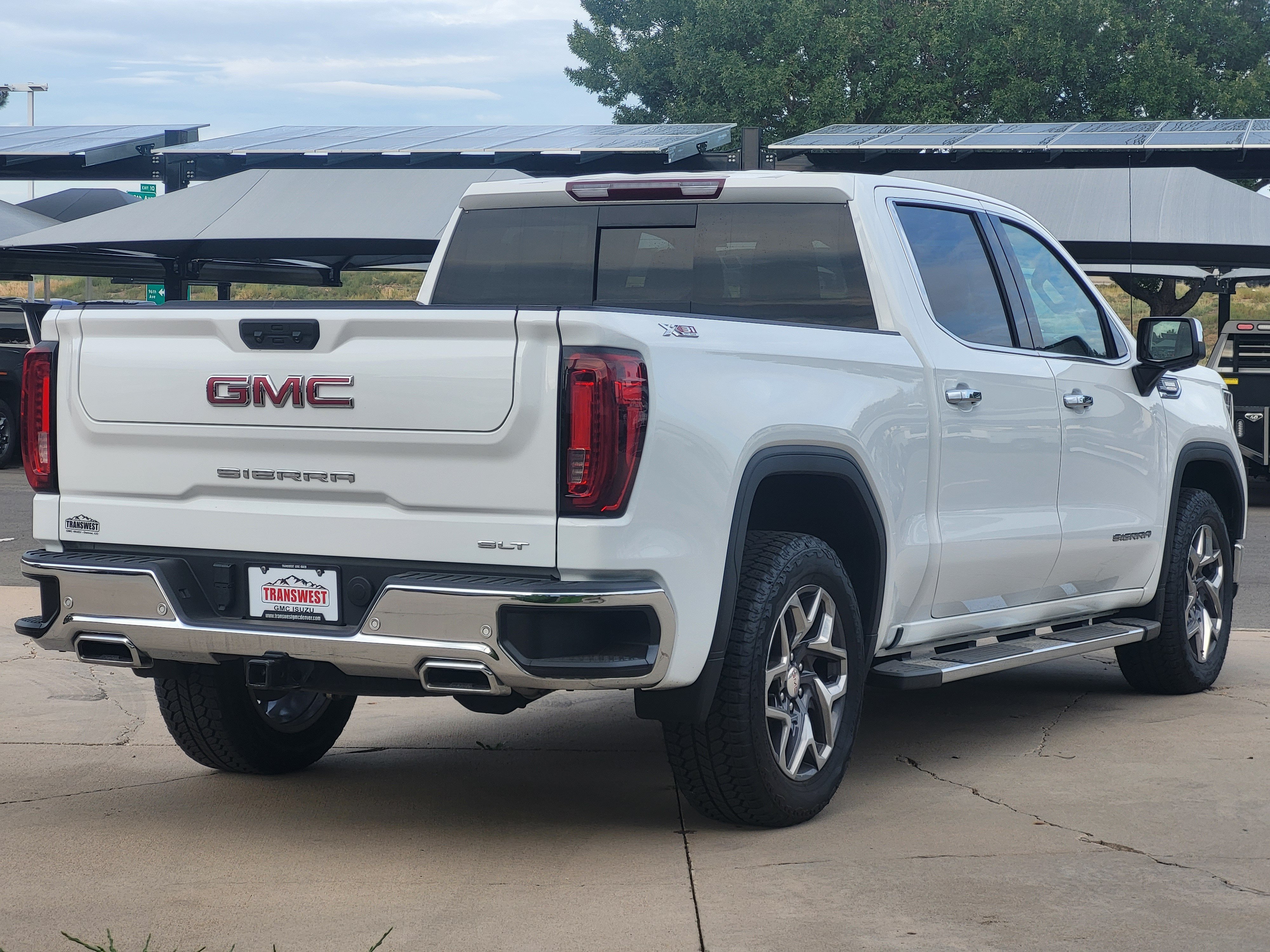 Used 2022 GMC Sierra 1500 SLT w/ SLT Premium Plus Package AWD/4WD image 7