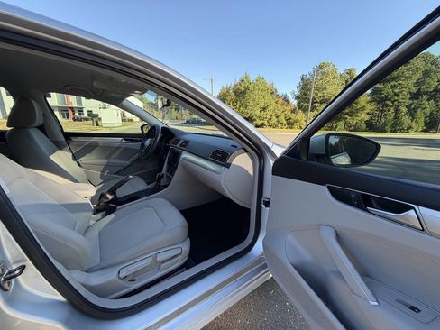 Used 2017 Volkswagen Passat 1.8T S image 18