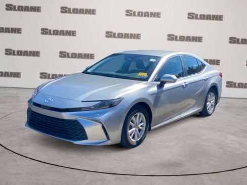Used 2025 Toyota Camry LE w/ Convenience Package image 1
