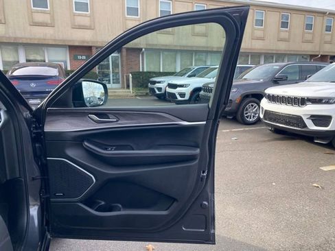 Used 2024 Jeep Grand Cherokee Limited 4xe image 31