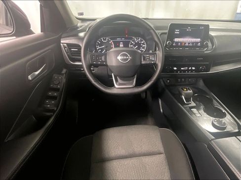 Used 2025 Nissan Rogue SV image 18