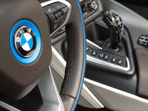 Used 2019 BMW i8 image 44