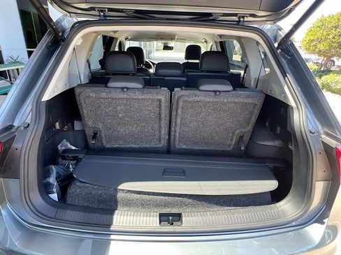 Used 2022 Volkswagen Tiguan SE FWD image 25