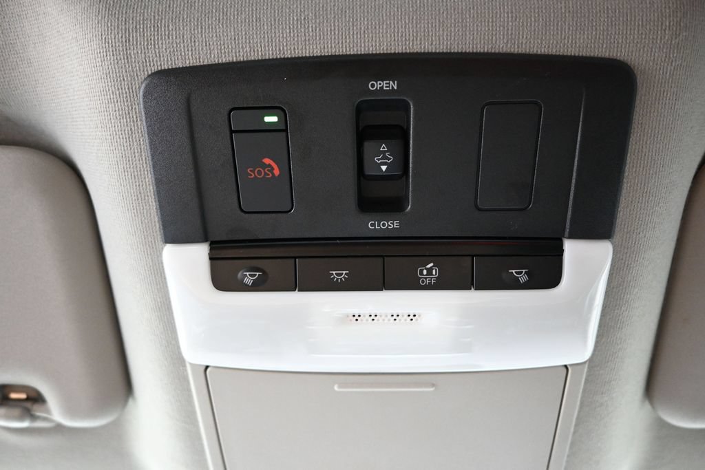 Used 2025 Nissan Sentra SR w/ SR Premium Package FWD image 18