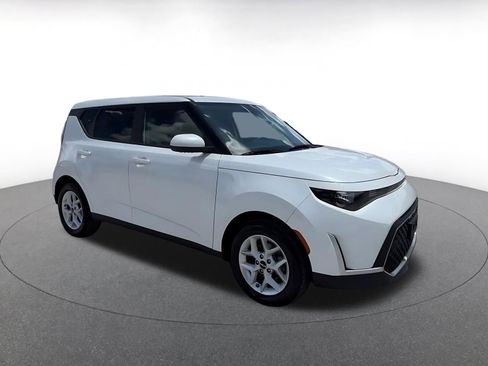 Used 2025 Kia Soul LX w/ LX Technology Package FWD image 2