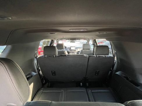 Used 2023 GMC Yukon XL SLT AWD/4WD image 22