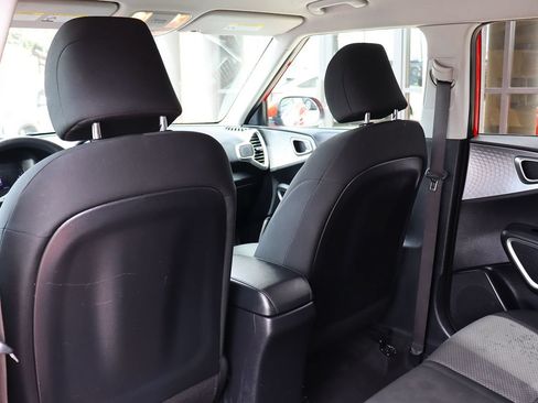 Used 2020 Kia Soul LX FWD image 31