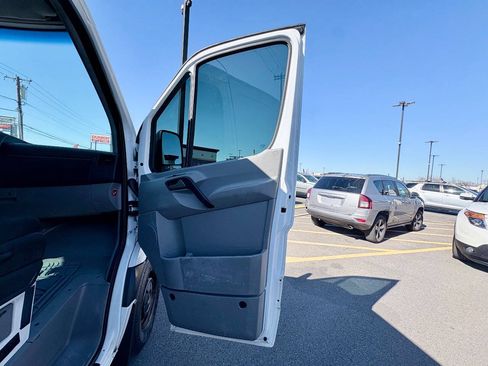 Used 2017 Mercedes-Benz Sprinter 2500 image 29