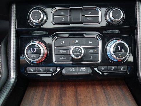 Used 2023 GMC Yukon Denali Ultimate AWD/4WD image 33