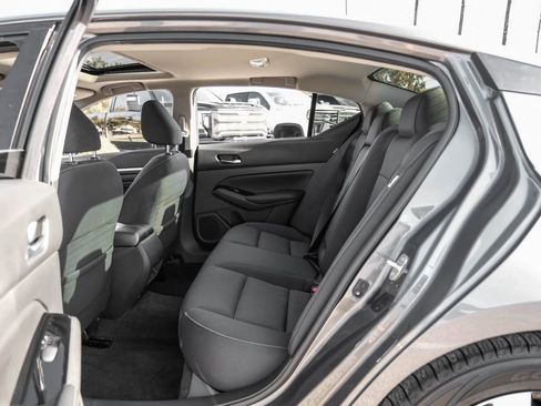 Used 2021 Nissan Altima 2.5 SV w/ SV Premium Package image 42