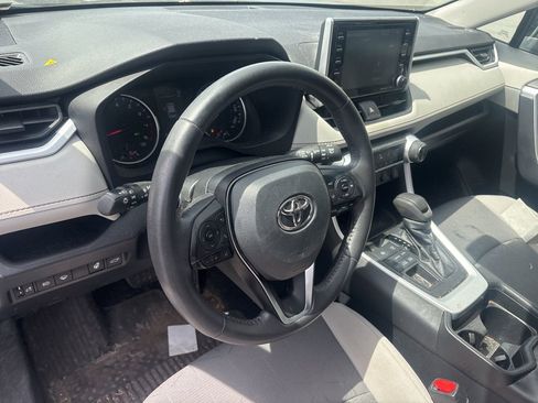 Used 2021 Toyota RAV4 XLE w/ Convenience Package image 4