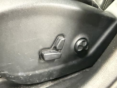 Used 2017 Jeep Cherokee Limited image 24