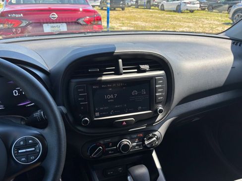 Used 2025 Kia Soul LX w/ LX Technology Package FWD image 20