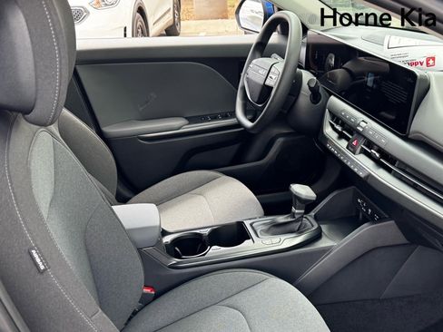 New 2025 Kia K4 LXS image 19