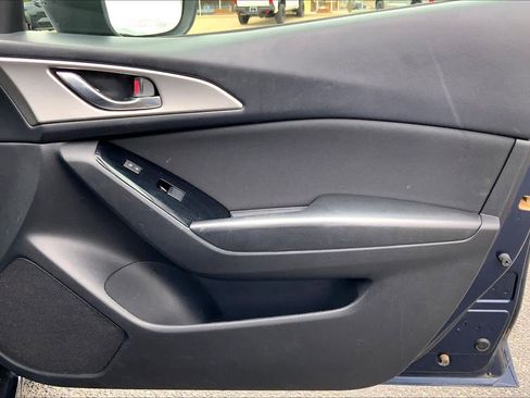 Used 2018 MAZDA MAZDA3 Sport FWD image 23
