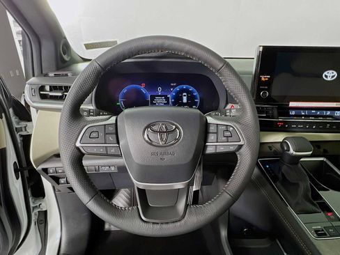 New 2025 Toyota Sienna Limited image 8