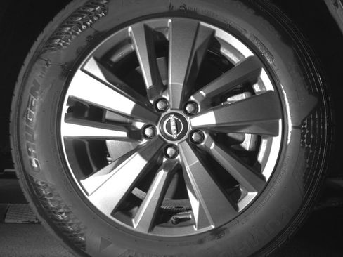 Used 2025 Nissan Pathfinder SV image 13