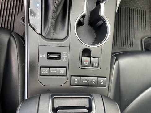 Used 2022 Toyota Highlander XLE image 13