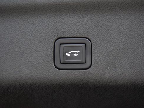 Used 2024 GMC Yukon XL Denali AWD/4WD image 28