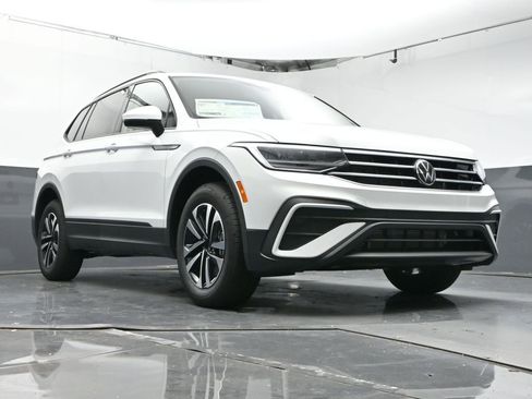 Used 2024 Volkswagen Tiguan S image 27