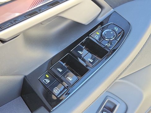 New 2026 BMW 550e xDrive w/ Executive Package image 15