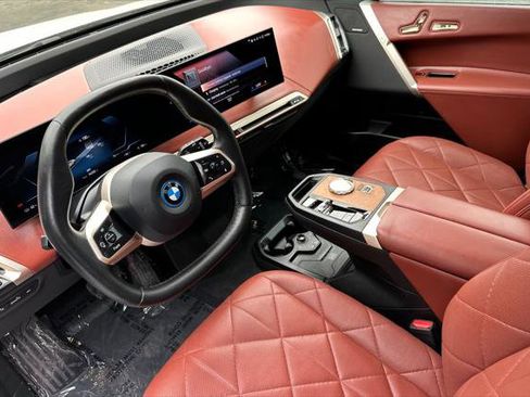 Used 2023 BMW iX xDrive50 w/ Ultimate Package 2 image 9