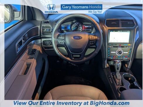 Used 2018 Ford Explorer Limited image 16
