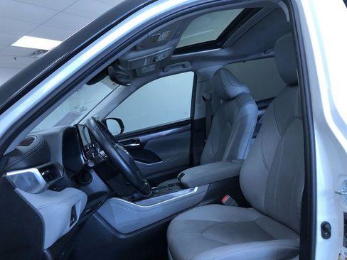 Certified 2021 Toyota Highlander Limited FWD image 18