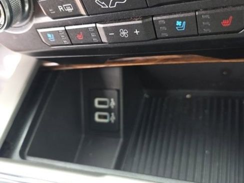 Used 2018 Ford F150 Lariat w/ Equipment Group 502A Luxury RWD image 12