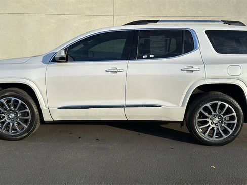 Used 2021 GMC Acadia Denali w/ Denali Technology Package image 5