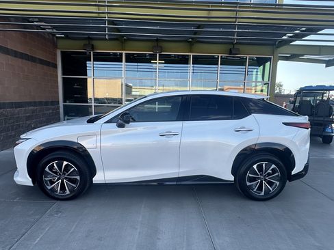 Used 2024 Lexus RZ 450e Premium image 6