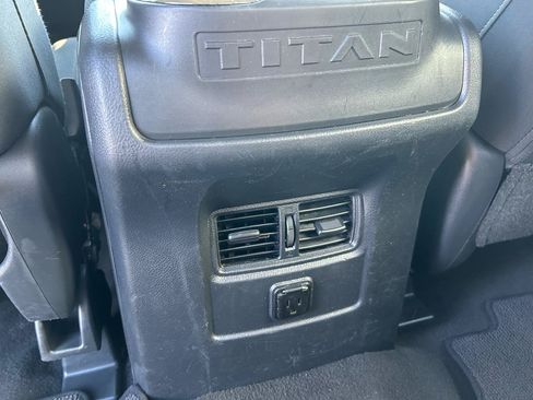 Used 2018 Nissan Titan SV w/ SV Convenience Package RWD image 24