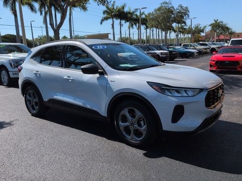 Certified 2025 Ford Escape ST-Line FWD image 2