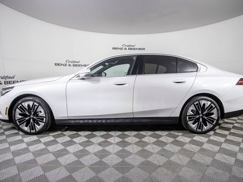 Used 2024 BMW 530i w/ Premium Package RWD image 10