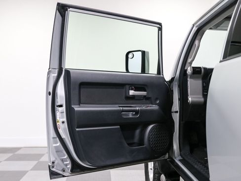 Used 2008 Toyota FJ Cruiser 4WD image 9