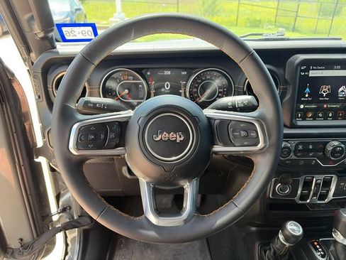 Used 2023 Jeep Gladiator Overland AWD/4WD image 22