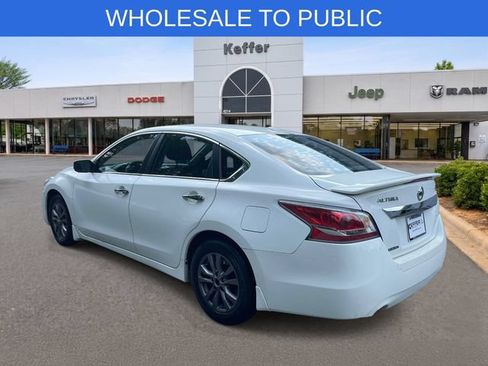 Used 2015 Nissan Altima 2.5 S w/ Sport Value Package FWD image 4