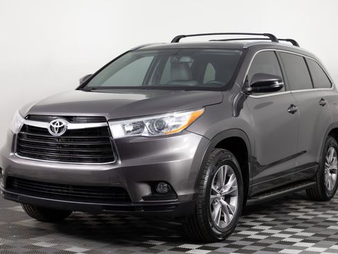 Used 2015 Toyota Highlander XLE image 2