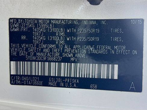 Used 2015 Toyota Sienna SE image 37