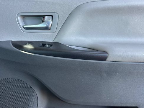 Certified 2018 Toyota Sienna LE w/ Carpet Mat Package FWD image 21