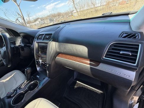 Used 2016 Ford Explorer Platinum image 14
