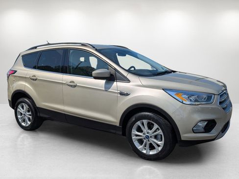 Used 2018 Ford Escape SEL image 3