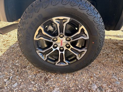 Used 2024 GMC Canyon AT4 w/ AT4 Premium Package image 8