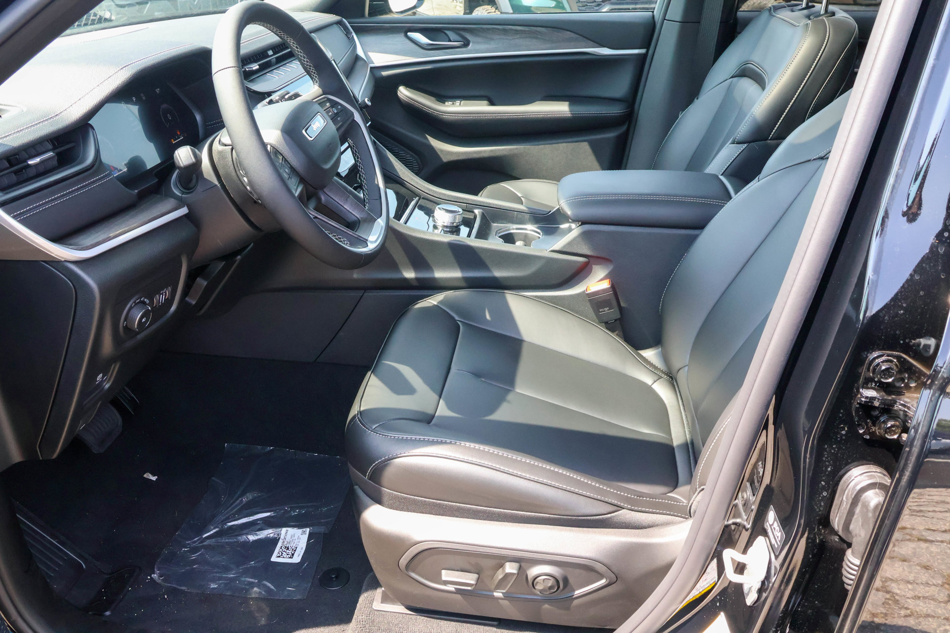 New 2027 Jeep Grand Cherokee Limited AWD/4WD image 5