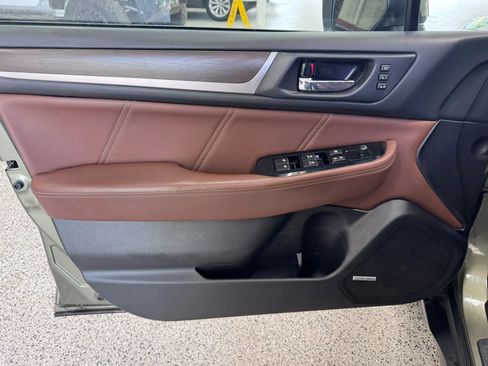 Used 2017 Subaru Outback 3.6R Touring AWD/4WD image 19
